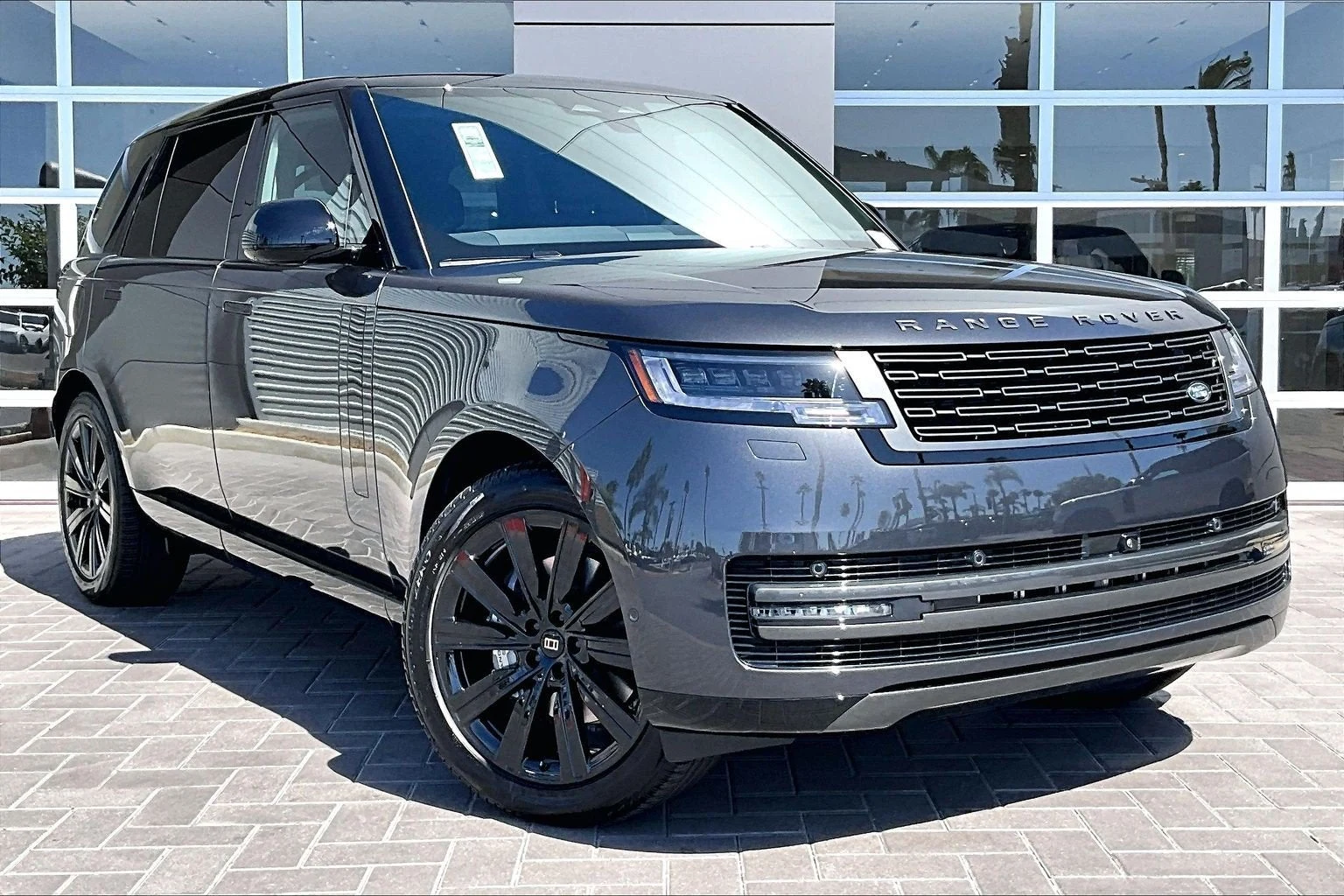2027 Land Rover Range Rover SE LWB (L460), 2/15
