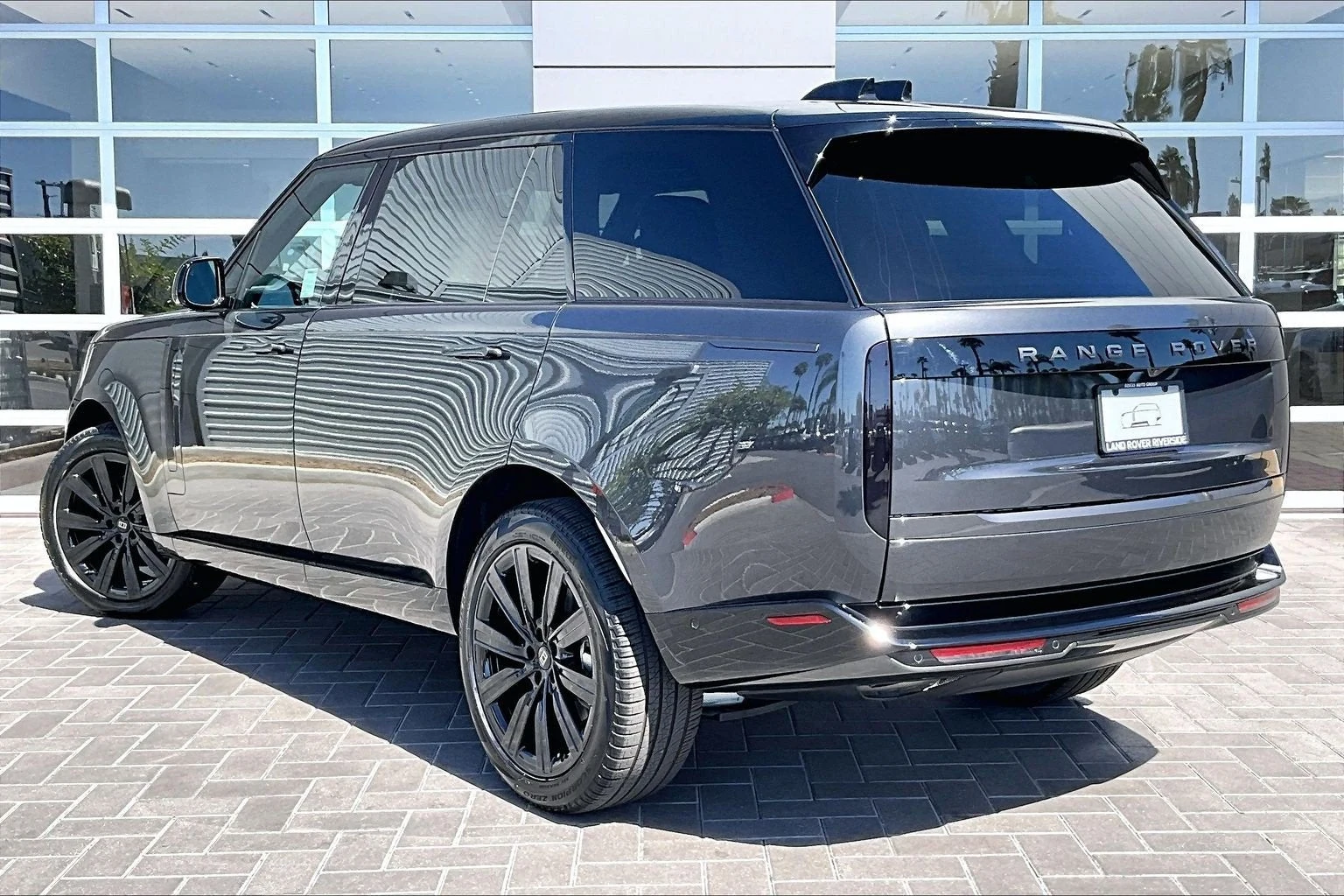 2027 Land Rover Range Rover SE LWB (L460), 3/15