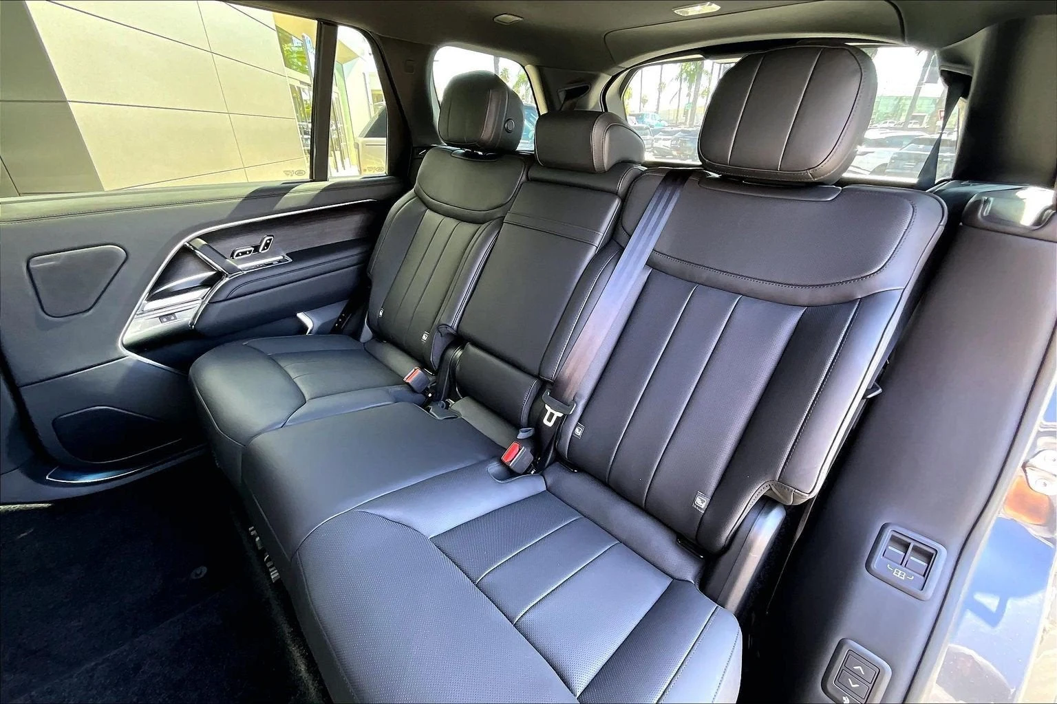 2027 Land Rover Range Rover SE LWB (L460), 10/15