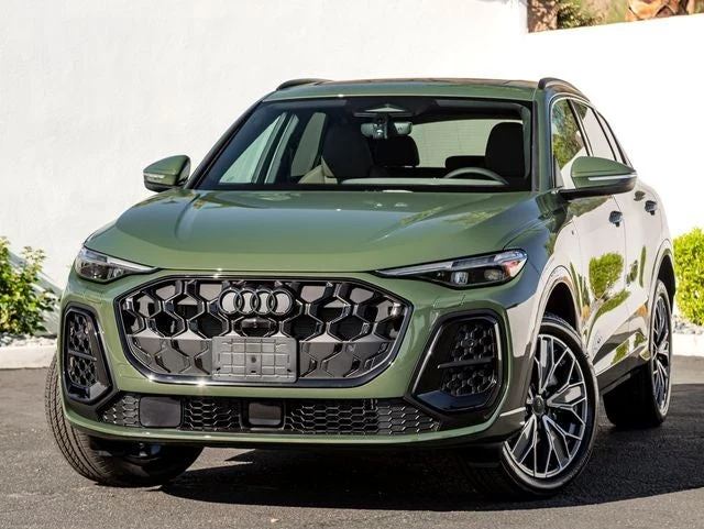 Audi Q5 Premium Plus quattro (GU) · District Green Metallic · Indigo Auto Group