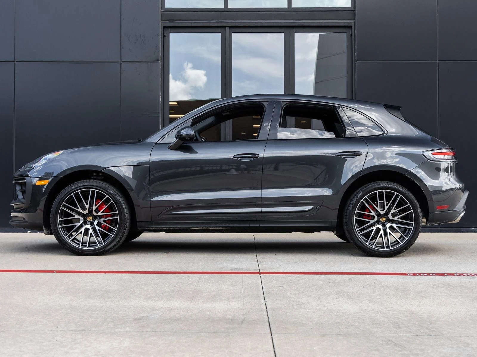 2026 Porsche Macan S (95B), 2/20