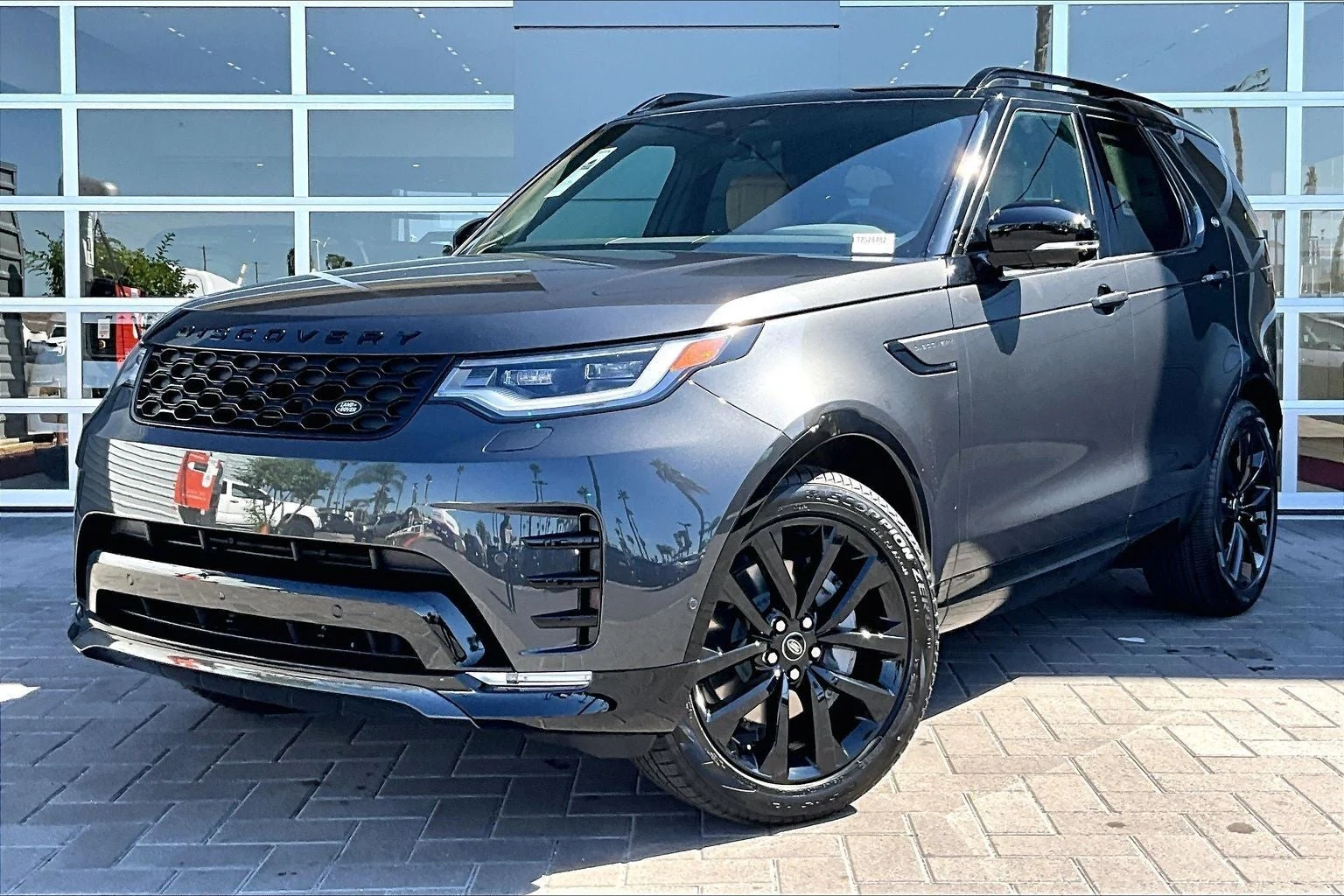Land Rover Discovery Dynamic SE (L462) · Carpathian Gray Premium Metallic · Indigo Auto Group