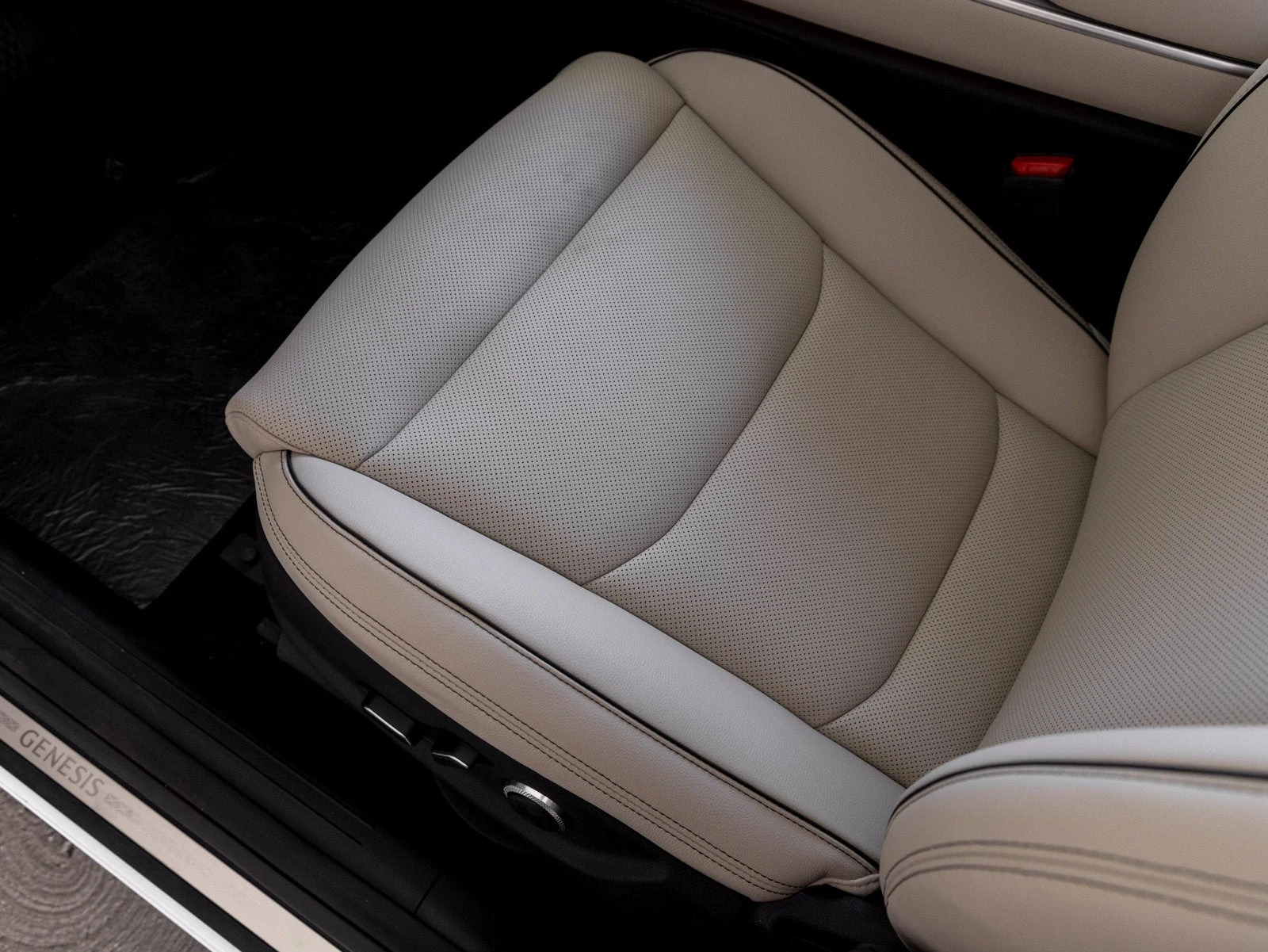 2027 Genesis GV70 2.5T Advanced (2024 Update), 12/20