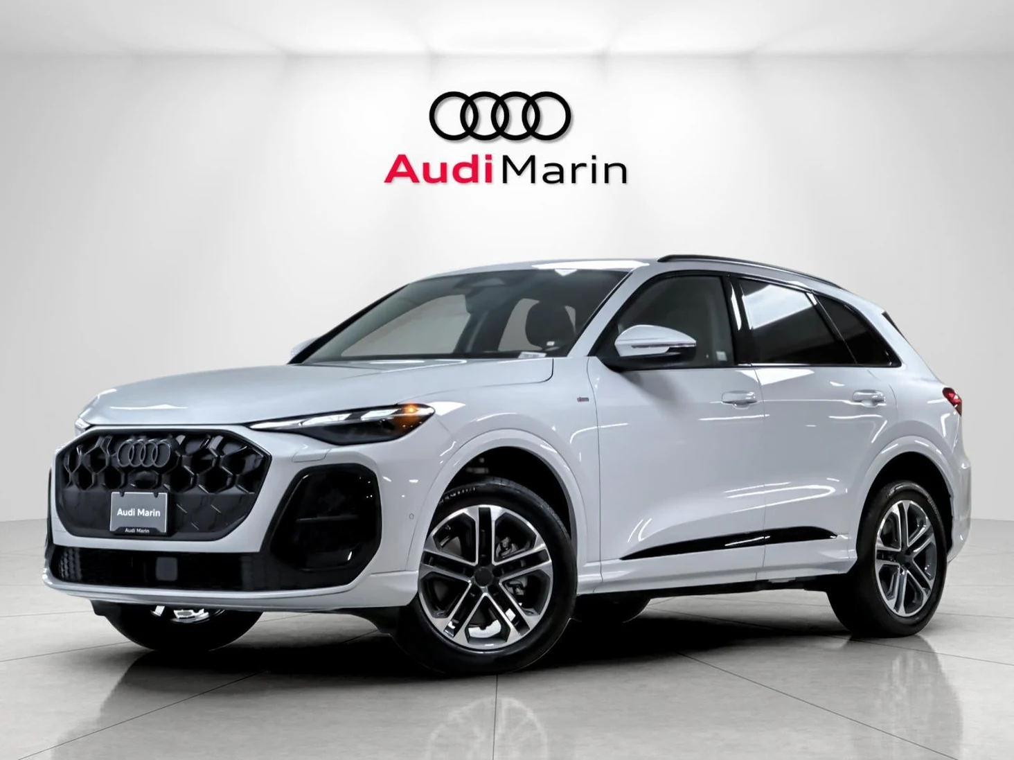 Audi Q5 Premium quattro (GU) · Glacier White Metallic · Indigo Auto Group