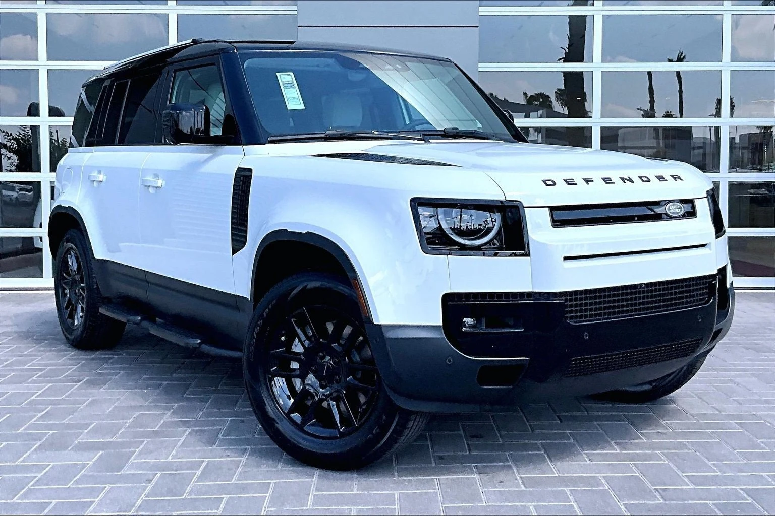 2026 Land Rover Defender 110 S (L663), 2/14
