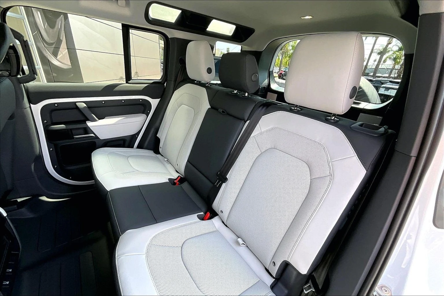 2026 Land Rover Defender 110 S (L663), 10/14