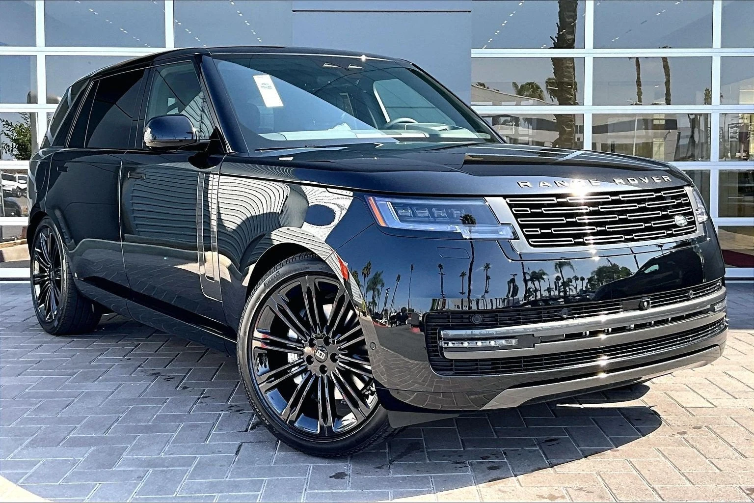 2027 Land Rover Range Rover SE LWB (L460), 2/15