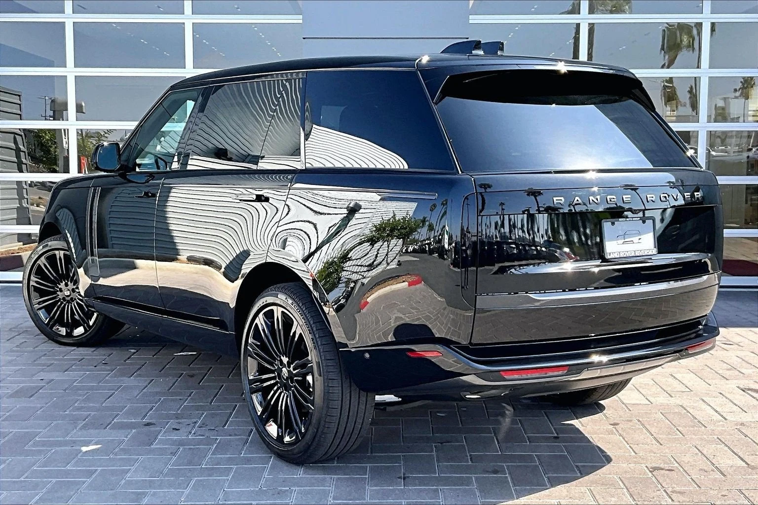 2027 Land Rover Range Rover SE LWB (L460), 3/15