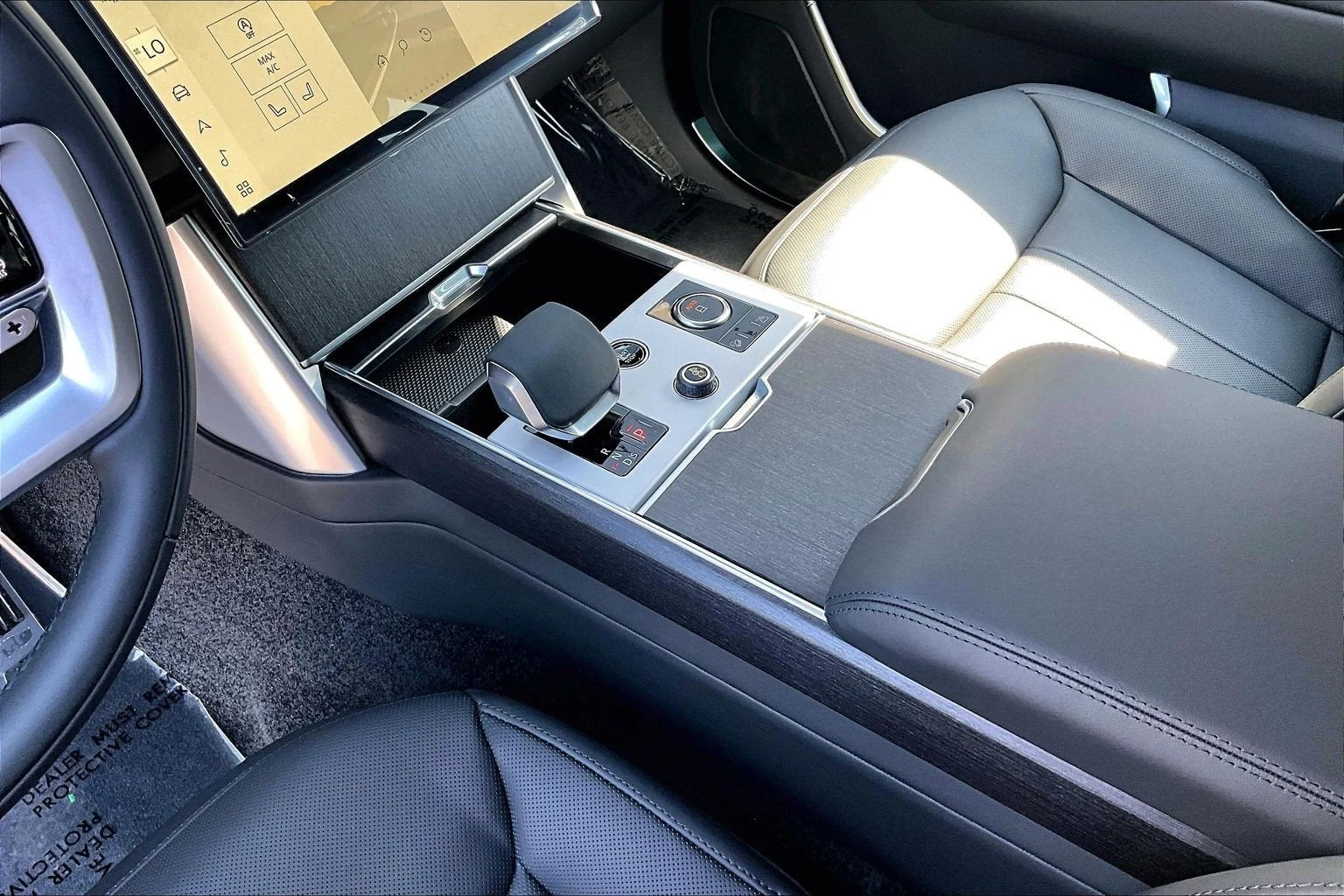 2027 Land Rover Range Rover SE LWB (L460), 8/15