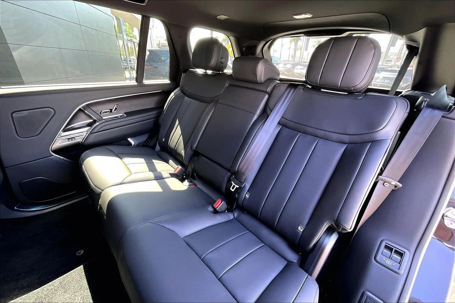 2027 Land Rover Range Rover SE LWB (L460), 10/15
