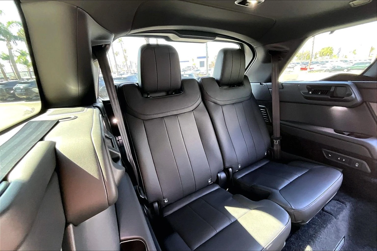 2027 Land Rover Range Rover SE LWB (L460), 11/15
