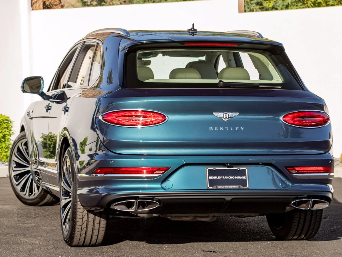 2027 Bentley Bentayga Azure V8, 3/20