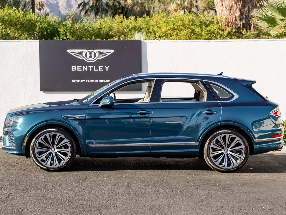 2027 Bentley Bentayga Azure V8, 13/20