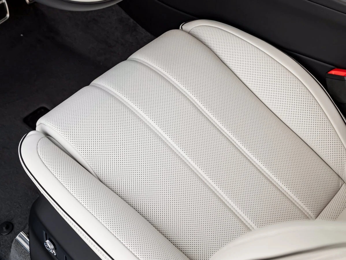 2027 Bentley Bentayga Azure V8, 17/20