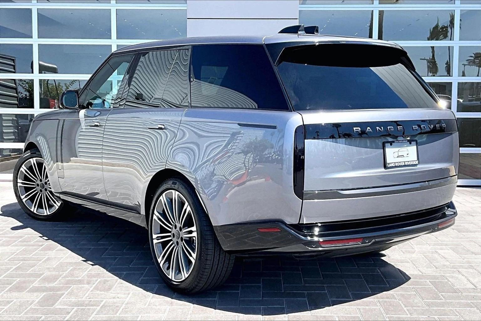 2026 Land Rover Range Rover SE (L460), 3/14