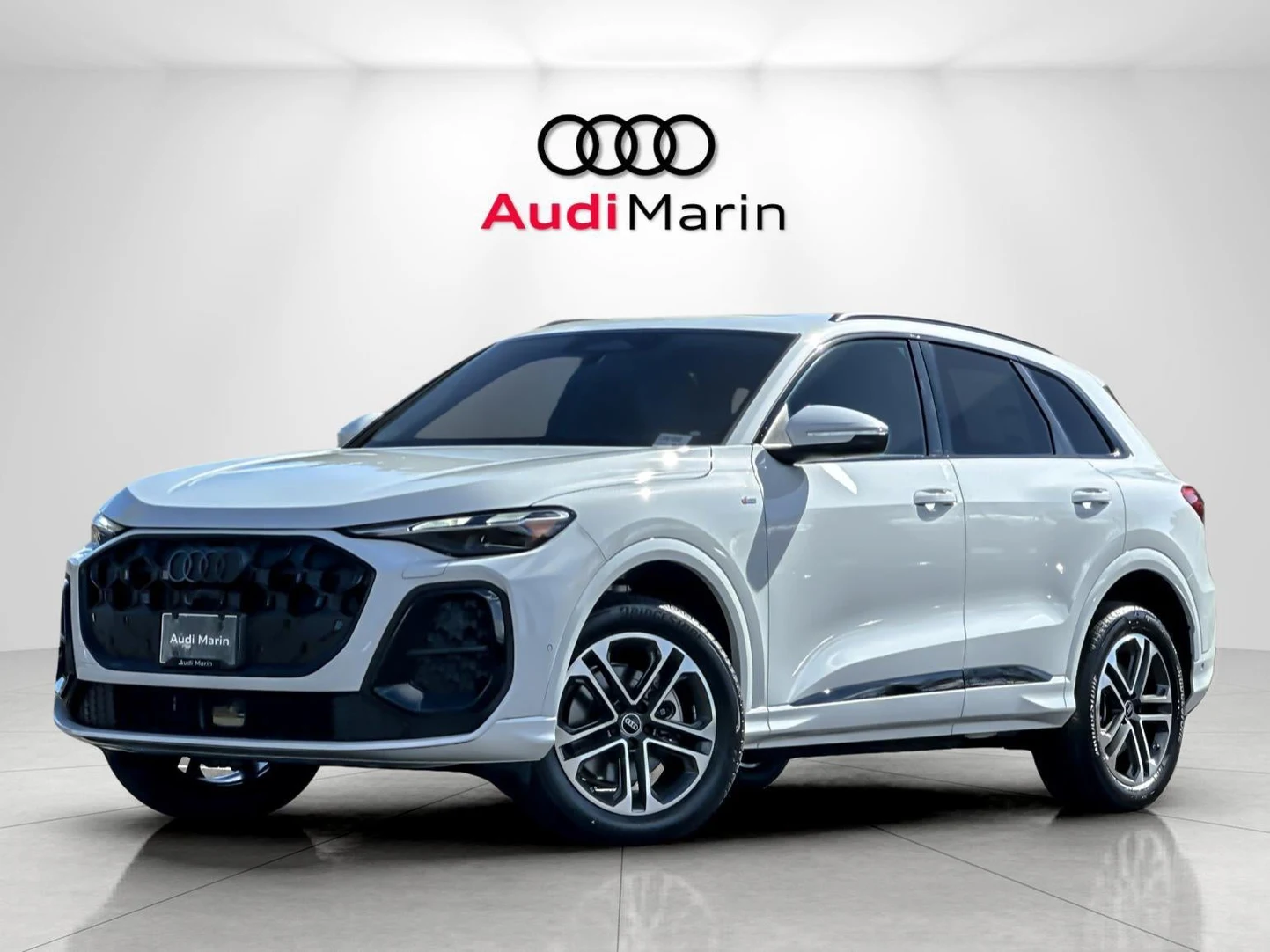 Audi Q5 Premium quattro (GU) · Glacier White Metallic · Indigo Auto Group