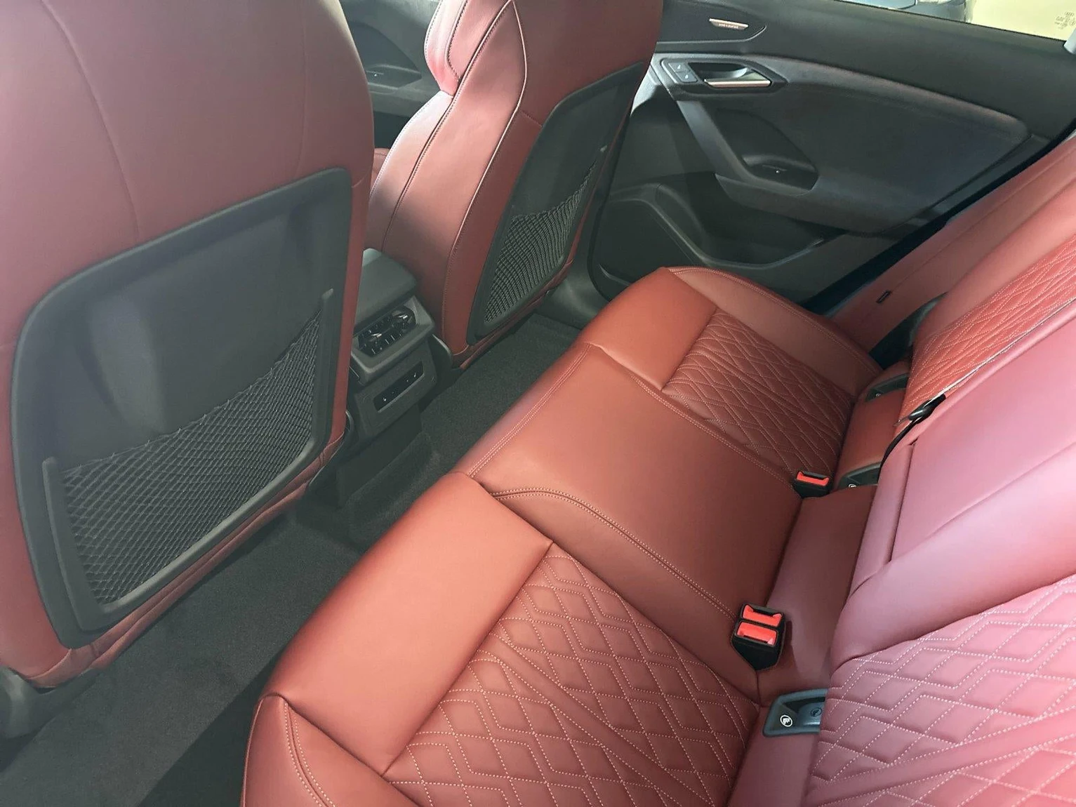 2027 Audi SQ6 e-tron Sportback Prestige, 11/20