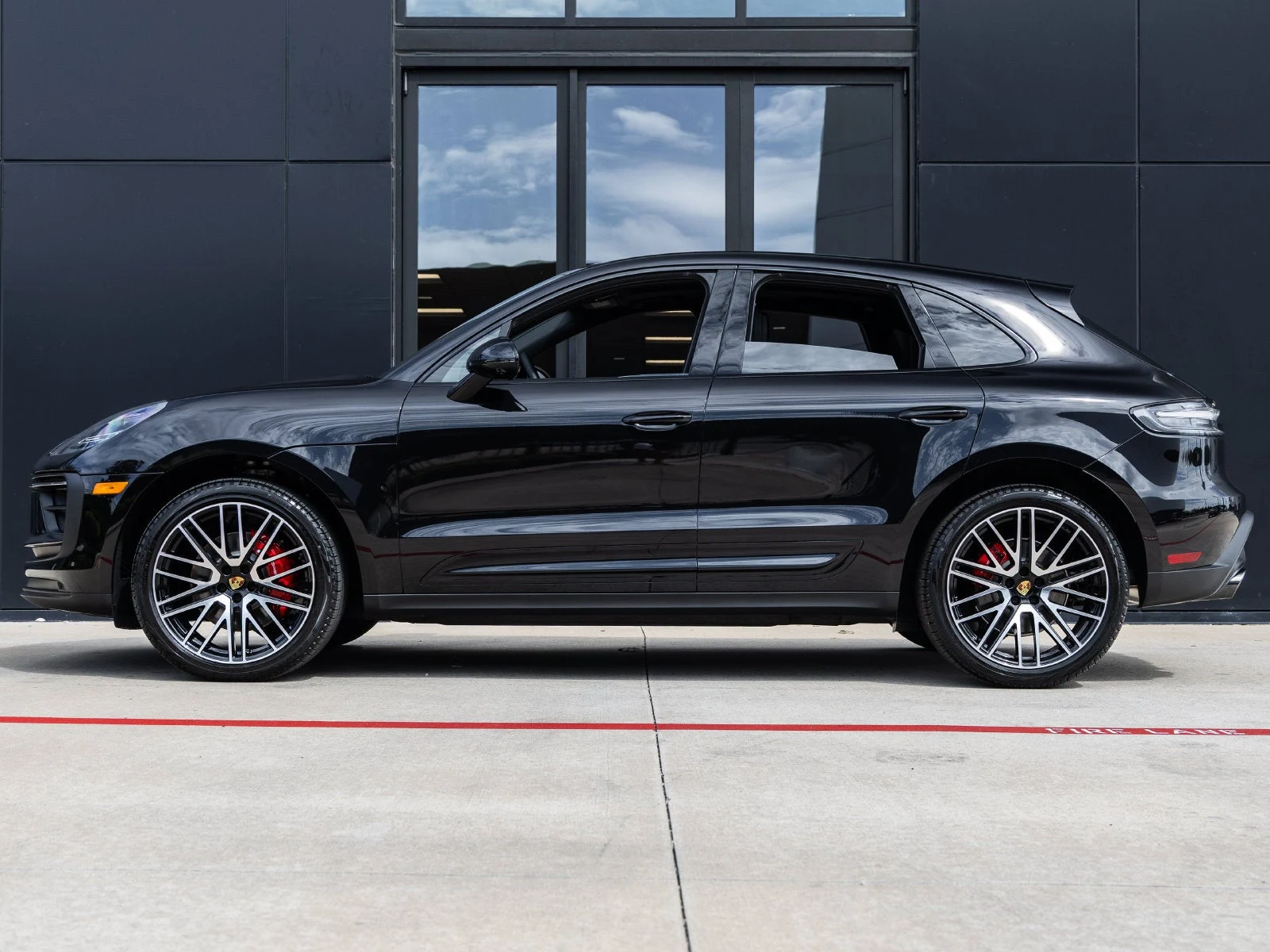 2026 Porsche Macan S (95B), 2/20