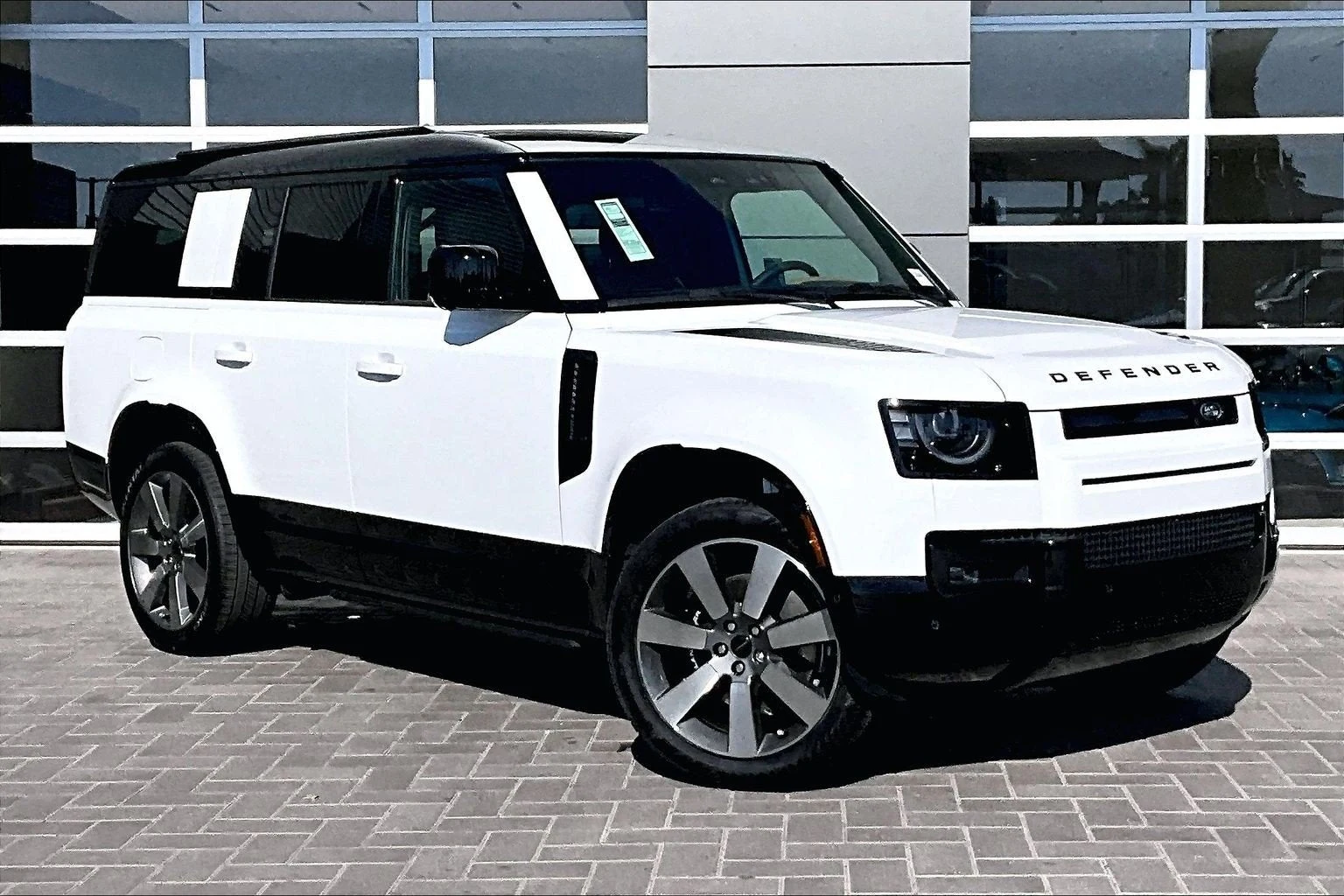 2026 Land Rover Defender 130 V8 (L663), 2/15