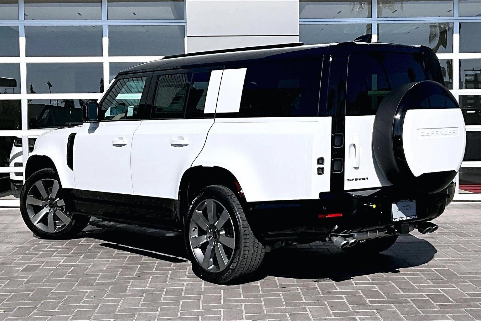 2026 Land Rover Defender 130 V8 (L663), 3/15