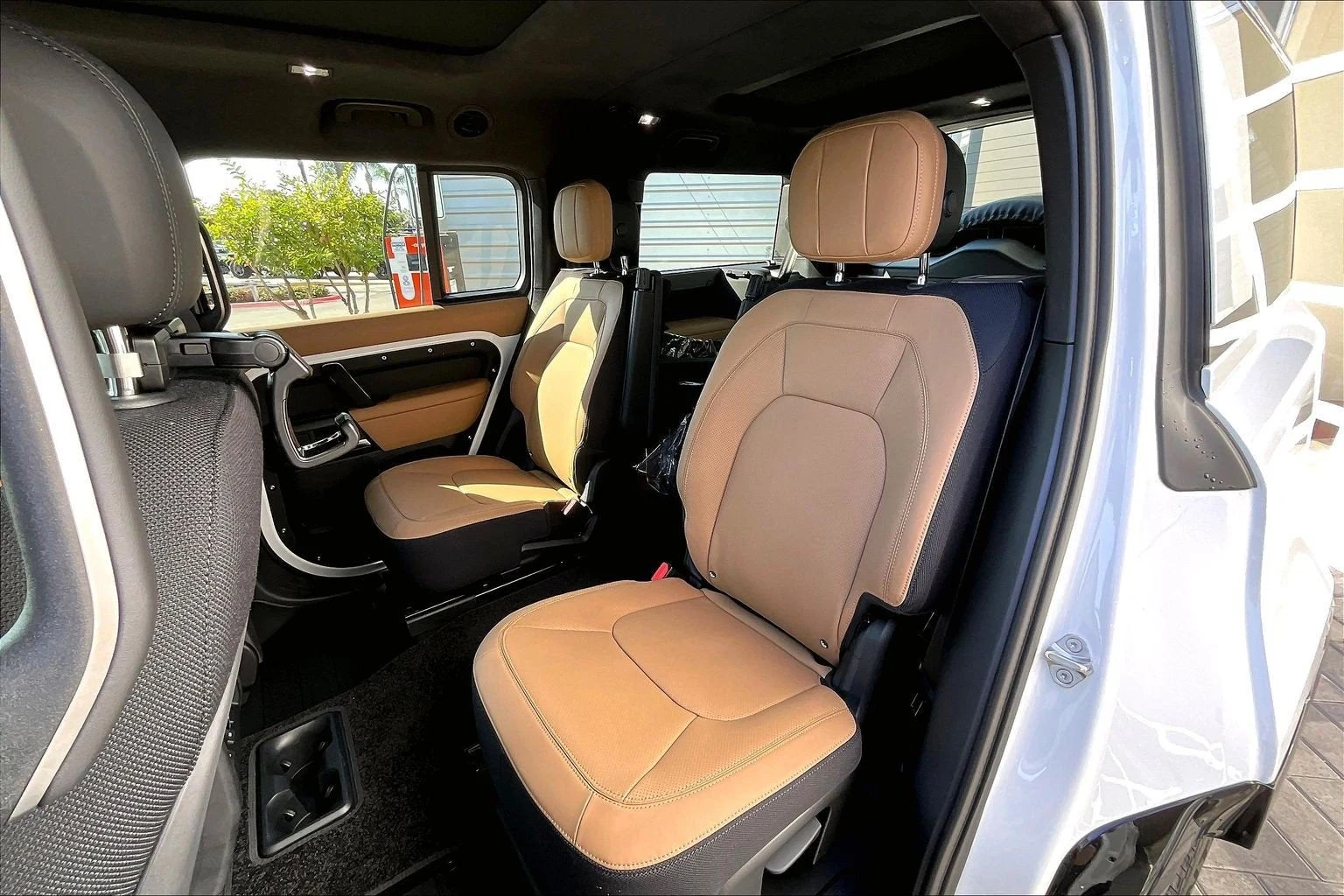 2026 Land Rover Defender 130 V8 (L663), 10/15