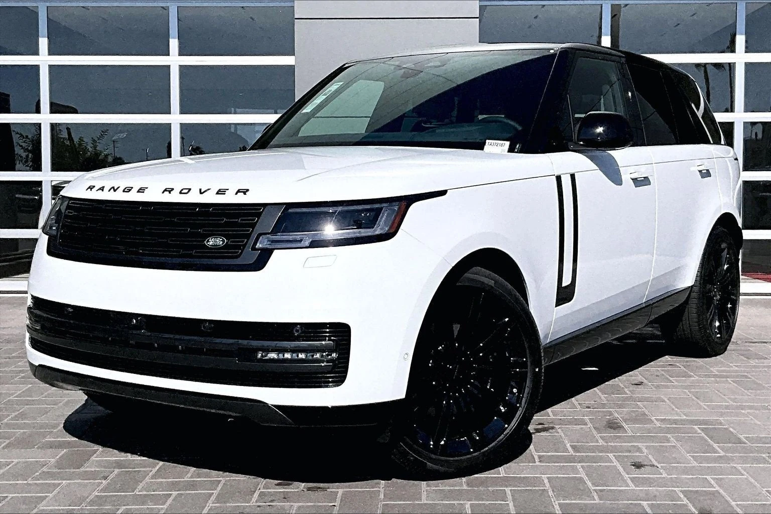 Land Rover Range Rover SE (L460) · Fuji White · Indigo Auto Group