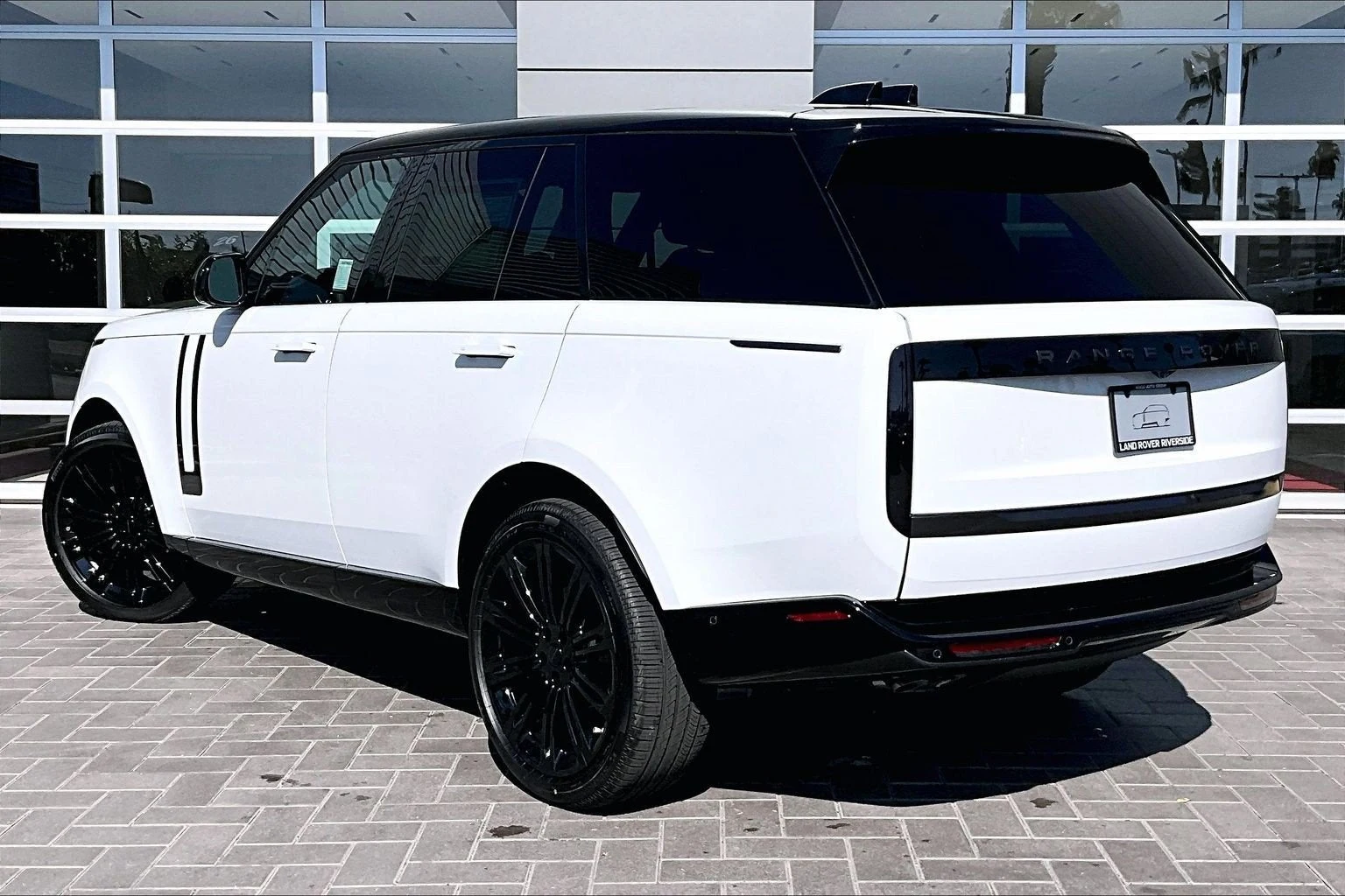 2026 Land Rover Range Rover SE (L460), 3/14