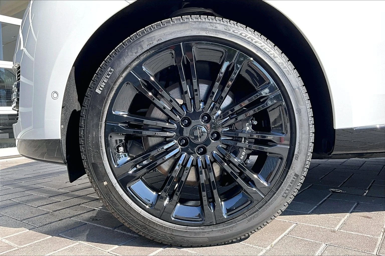 2026 Land Rover Range Rover SE (L460), 12/14