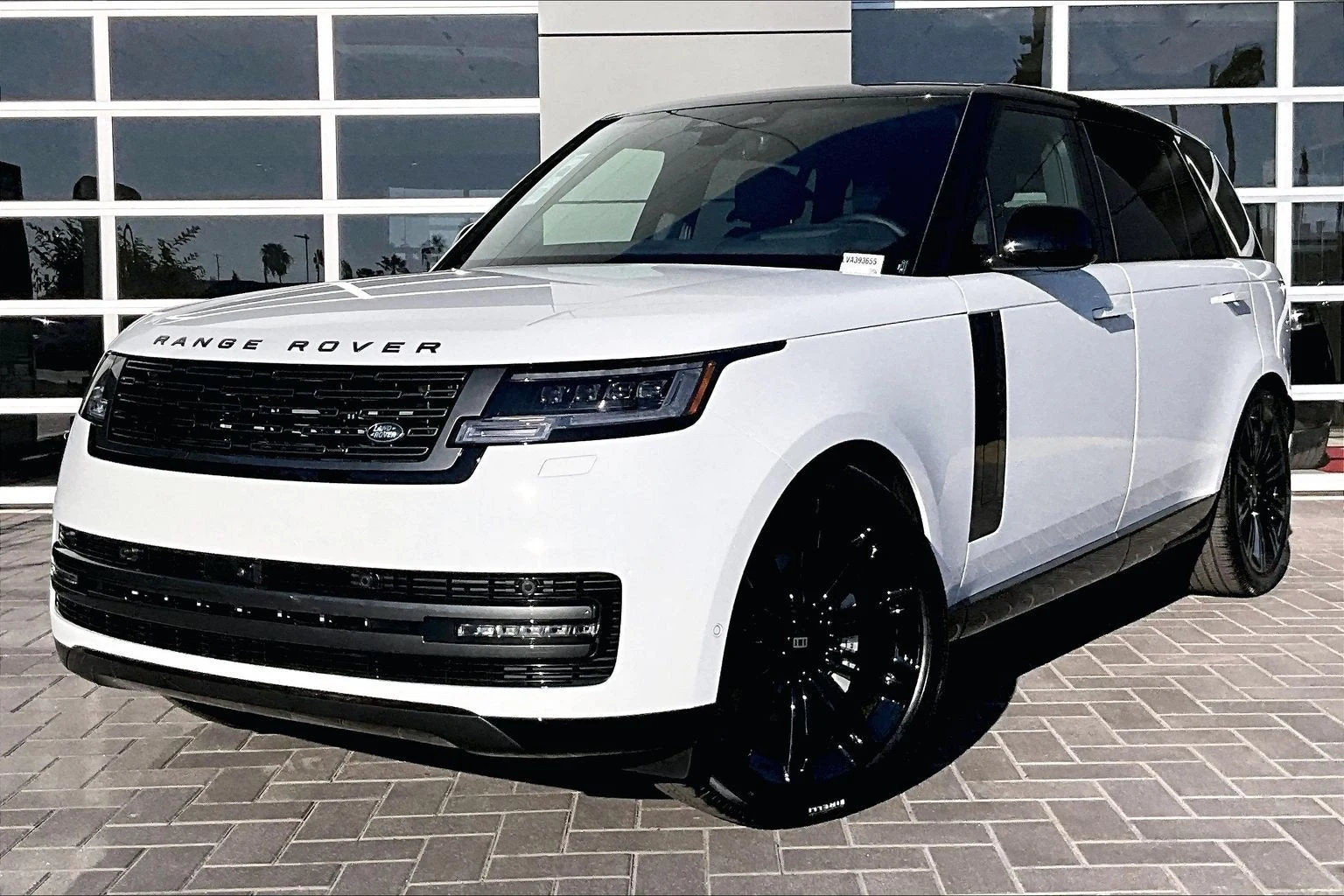Land Rover Range Rover SE LWB (L460) · Fuji White · Indigo Auto Group