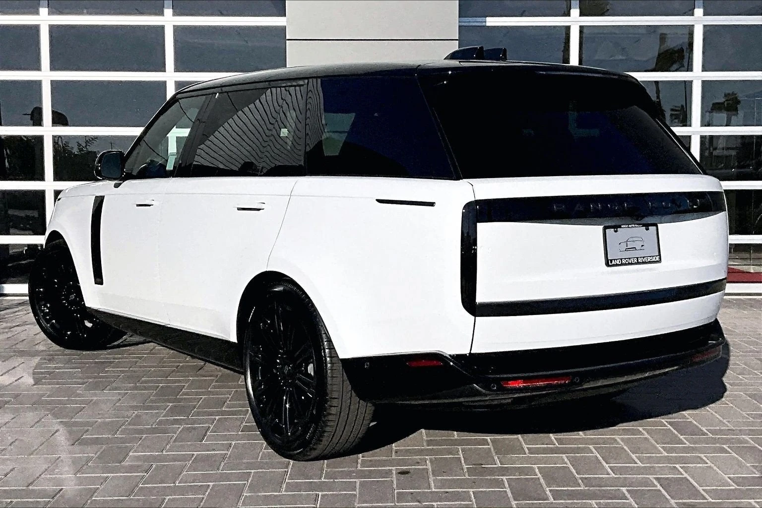 2027 Land Rover Range Rover SE LWB (L460), 3/15