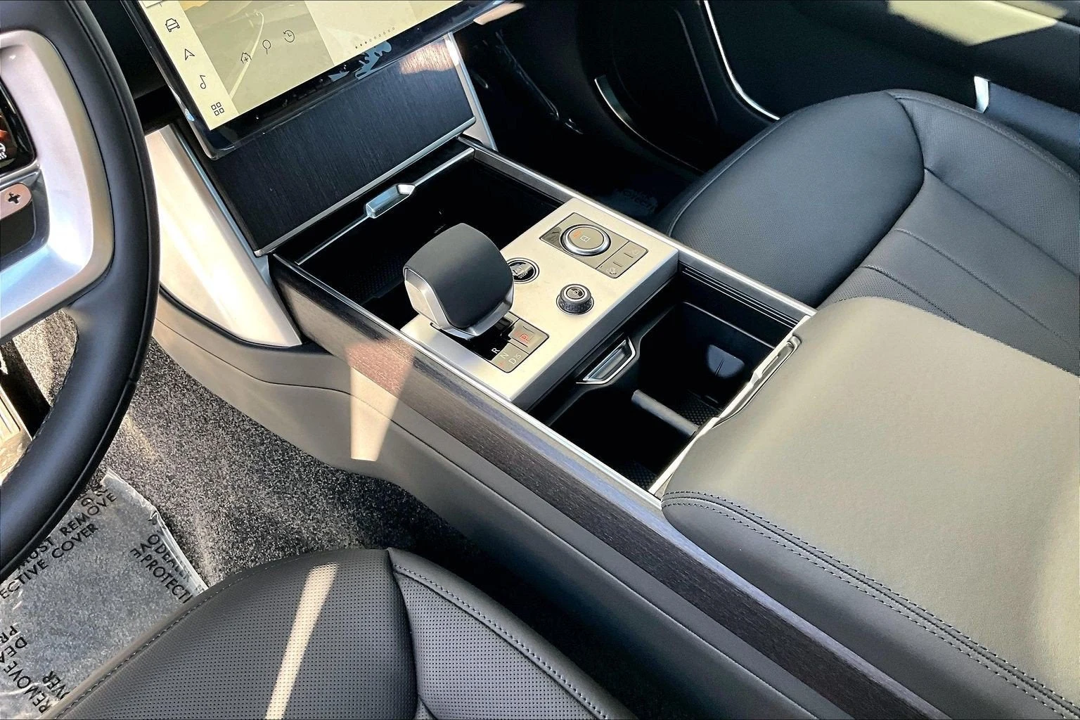 2027 Land Rover Range Rover SE LWB (L460), 8/15