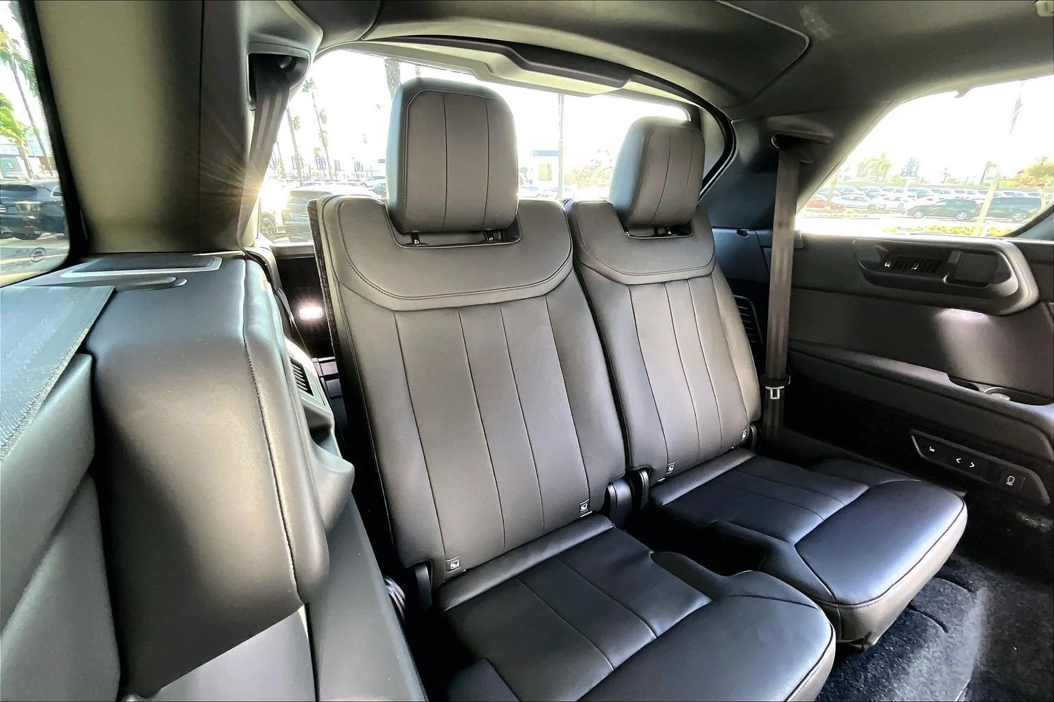 2027 Land Rover Range Rover SE LWB (L460), 11/15