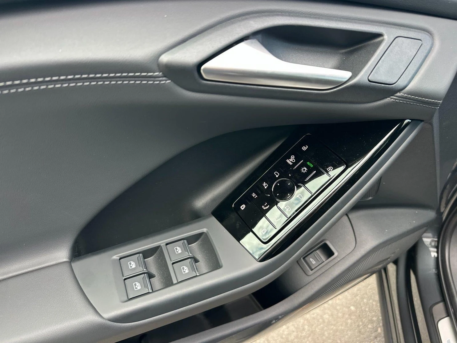 2027 Audi Q6 e-tron Premium Plus, 10/20