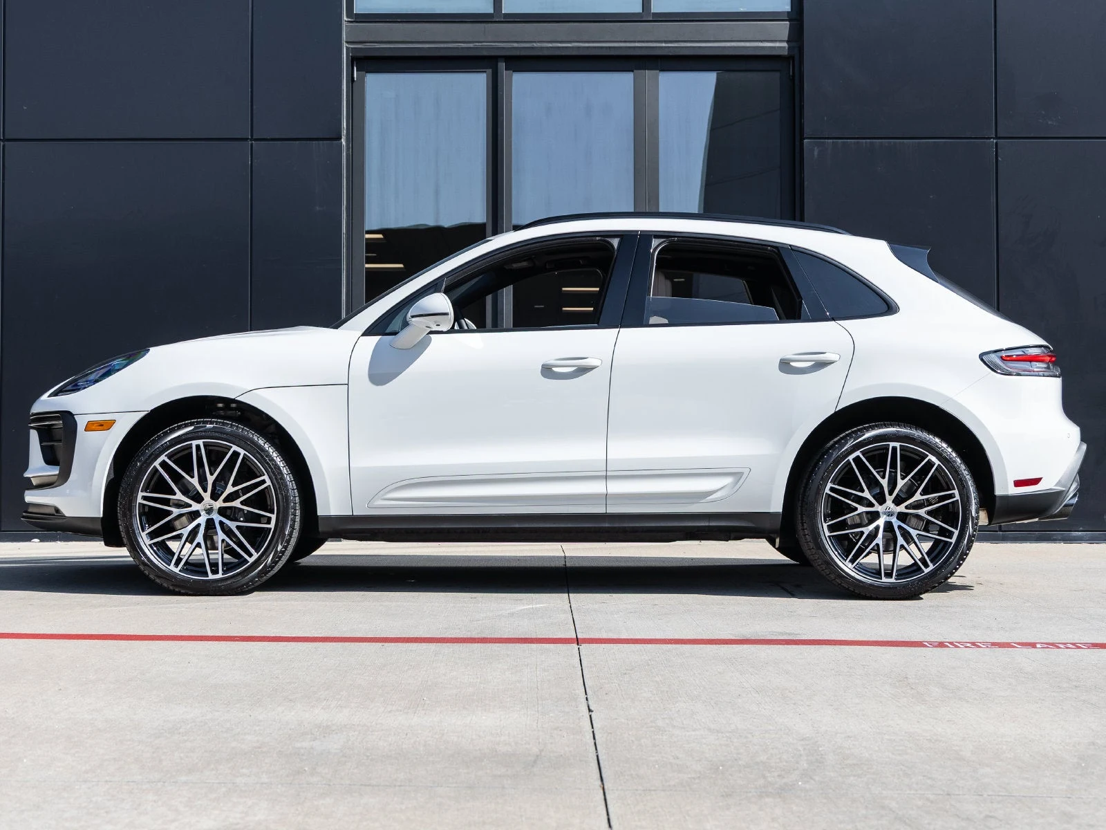 2026 Porsche Macan (95B), 2/20