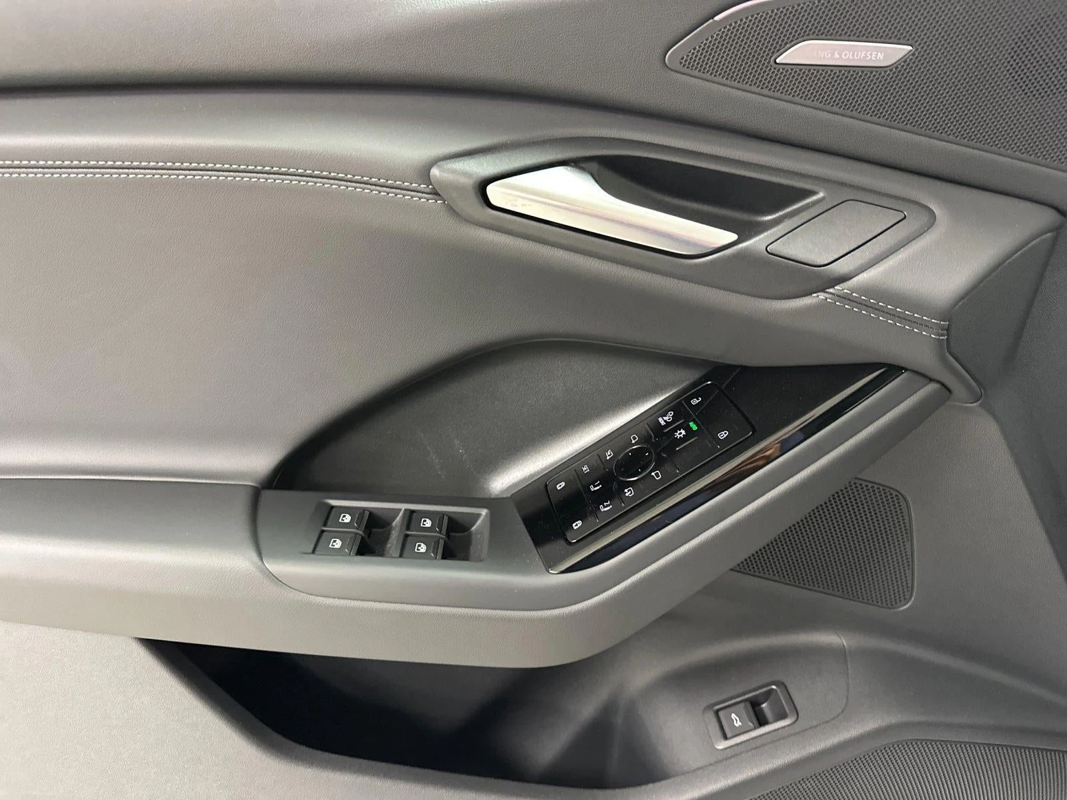 2027 Audi Q6 e-tron Premium Plus, 10/20