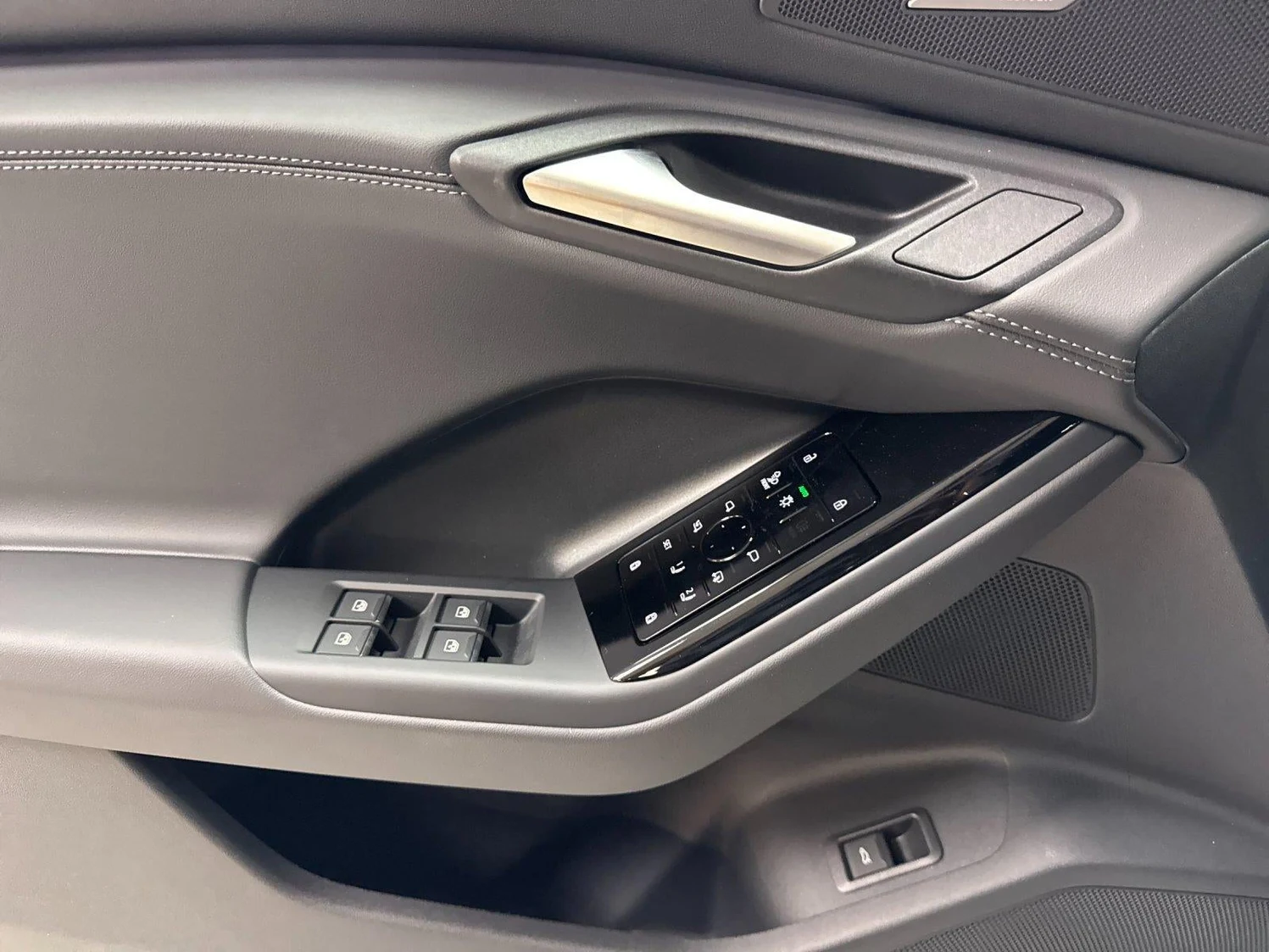 2027 Audi Q6 e-tron Premium Plus, 10/20