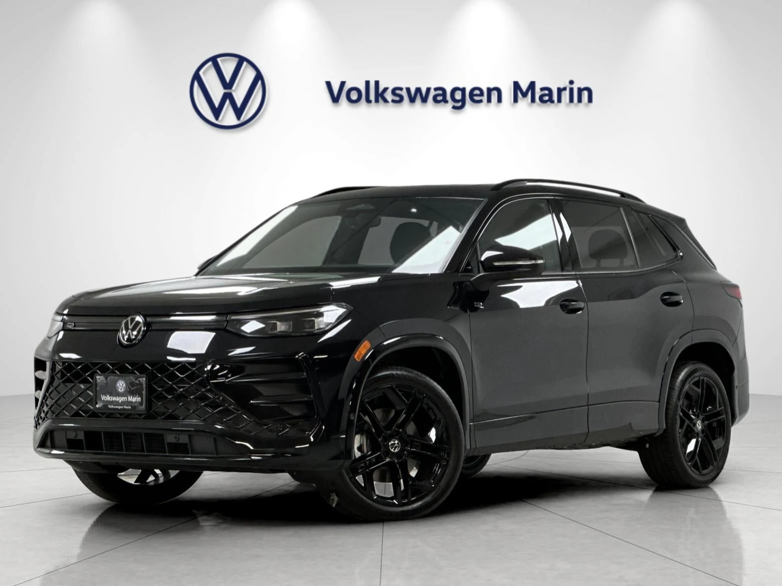 Volkswagen Tiguan SE R-Line Black (3rd Generation North America) · Deep Black Pearl · Indigo Auto Group