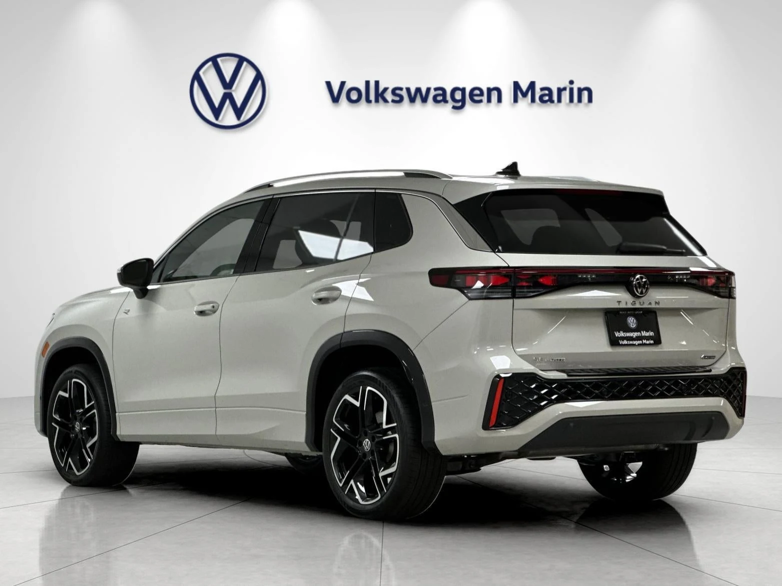 2026 Volkswagen Tiguan SEL R-Line Turbo (3rd Generation North America), 3/20