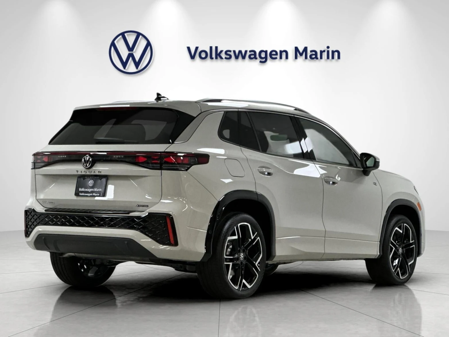 2026 Volkswagen Tiguan SEL R-Line Turbo (3rd Generation North America), 5/20