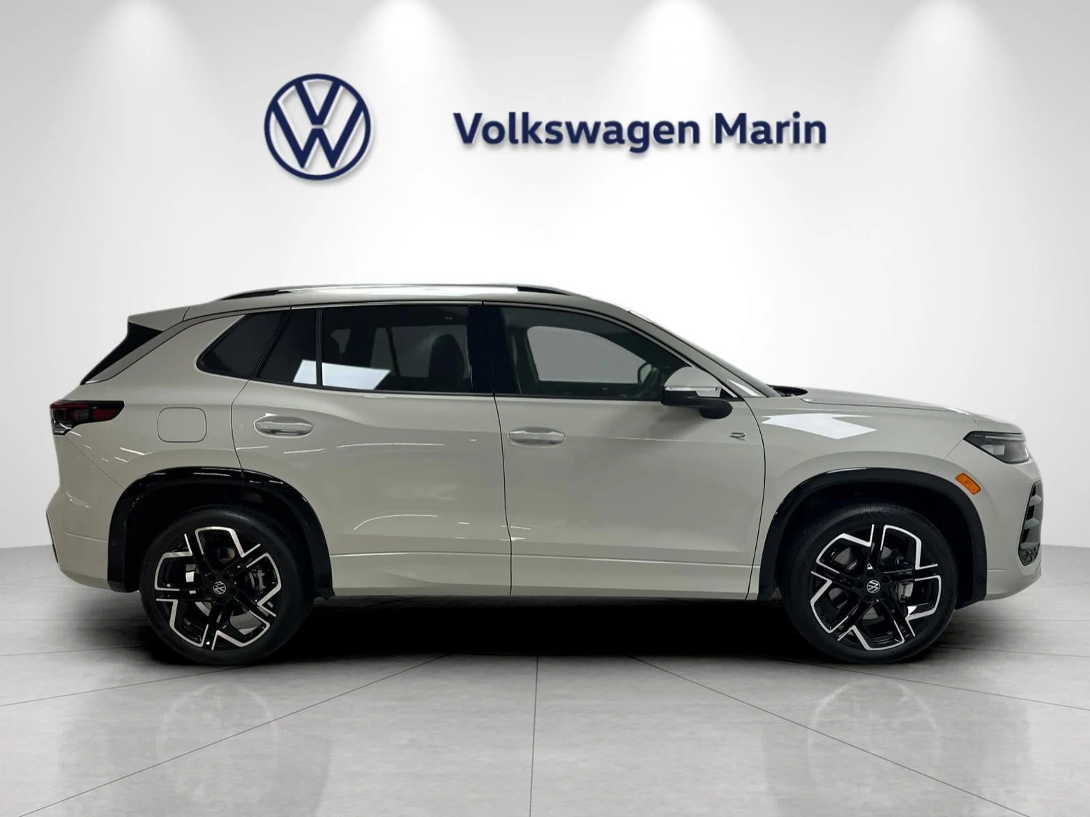 2026 Volkswagen Tiguan SEL R-Line Turbo (3rd Generation North America), 6/20