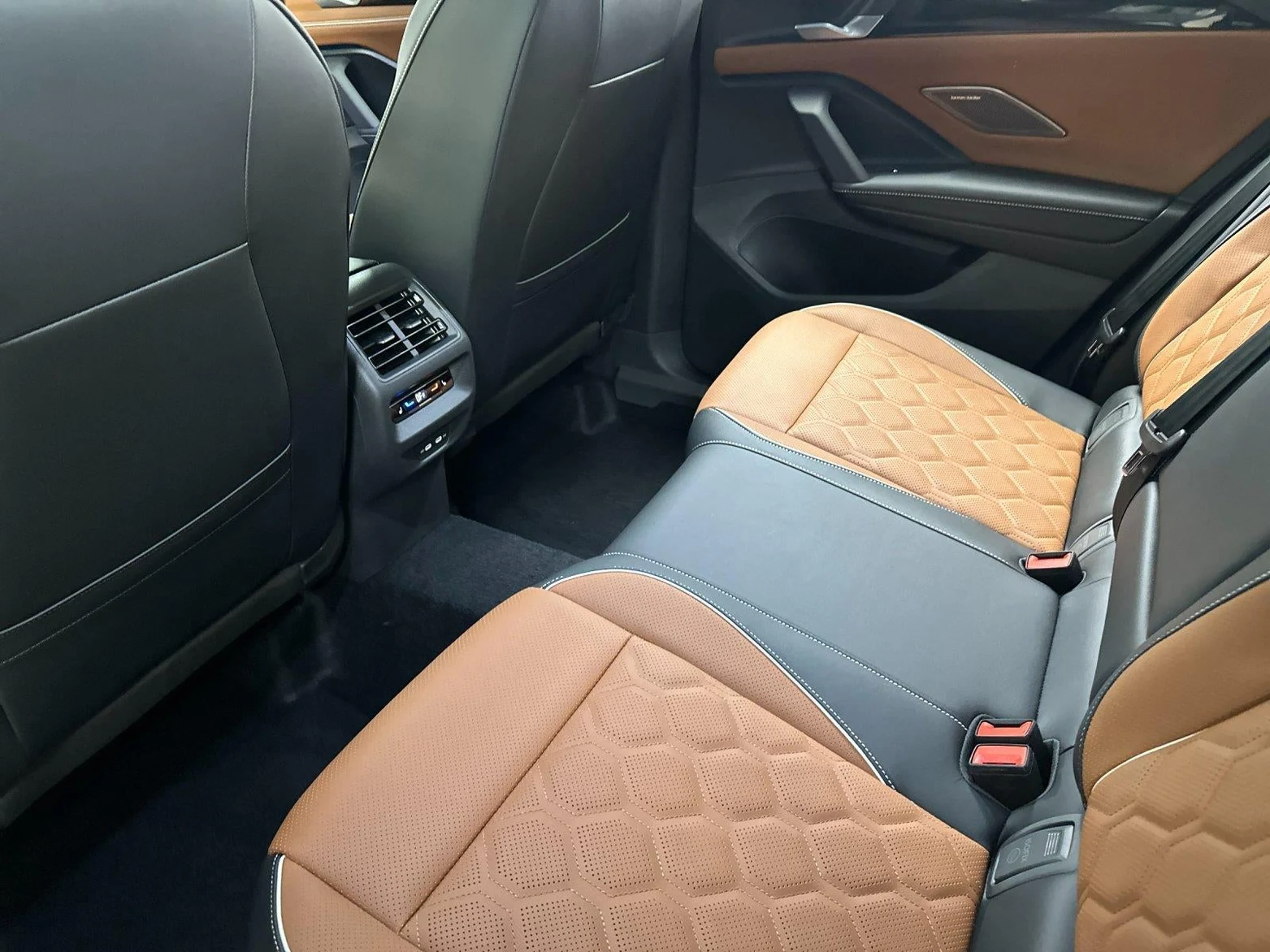 2026 Volkswagen Tiguan SEL R-Line Turbo (3rd Generation North America), 11/20
