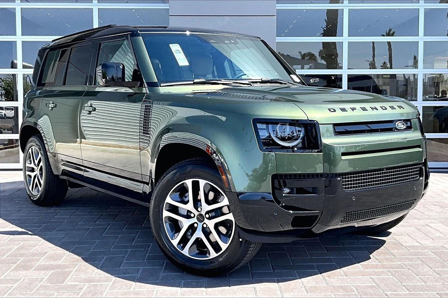 2026 Land Rover Defender 110 X-Dynamic SE (L663), 2/14