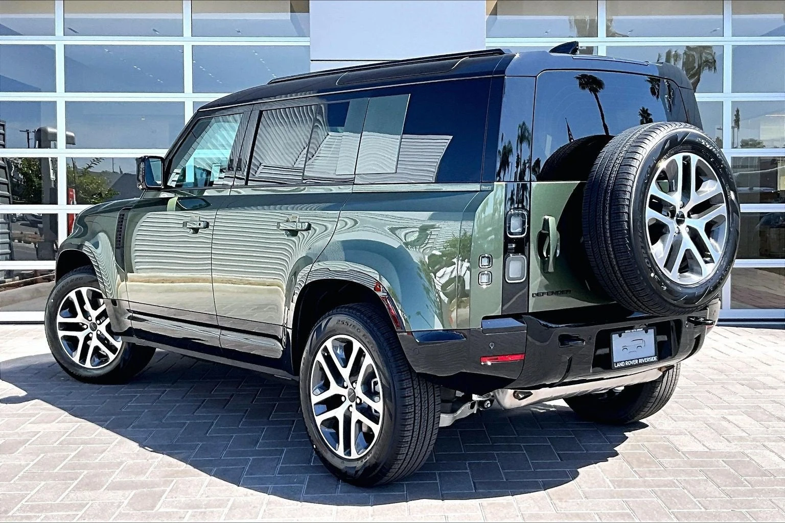 2026 Land Rover Defender 110 X-Dynamic SE (L663), 3/14