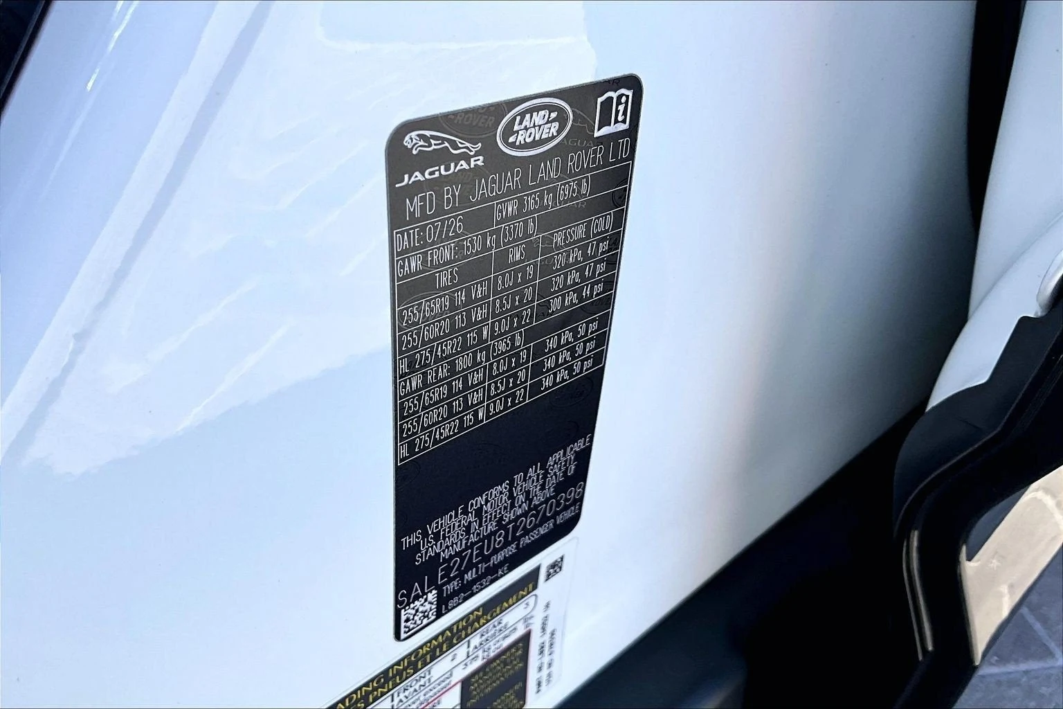 2026 Land Rover Defender 110 X-Dynamic SE (L663), 13/14