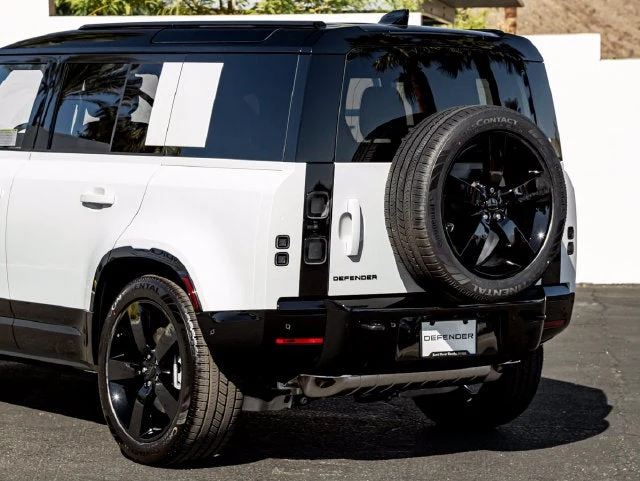 2026 Land Rover Defender 110 X-Dynamic SE (L663), 10/20