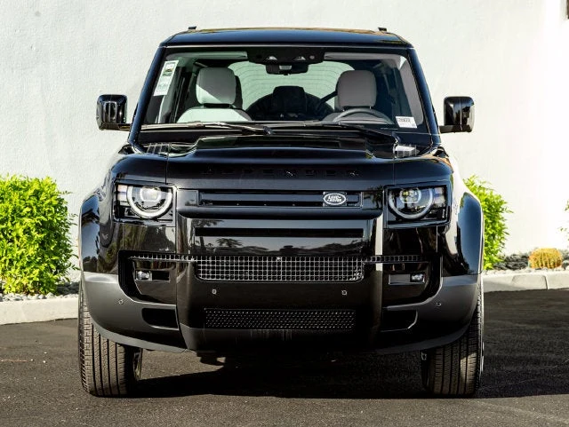 2026 Land Rover Defender 110 S (L663), 3/20