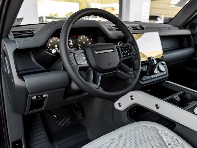 2026 Land Rover Defender 110 S (L663), 17/20