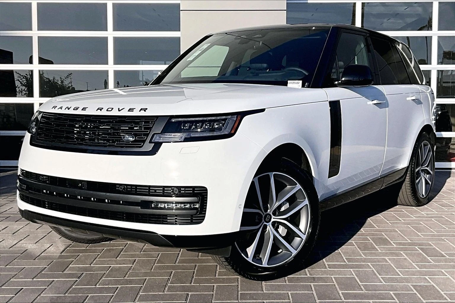 Land Rover Range Rover SE (L460) · Fuji White · Indigo Auto Group