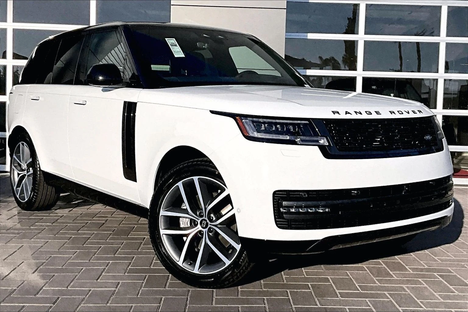 2027 Land Rover Range Rover SE (L460), 2/14