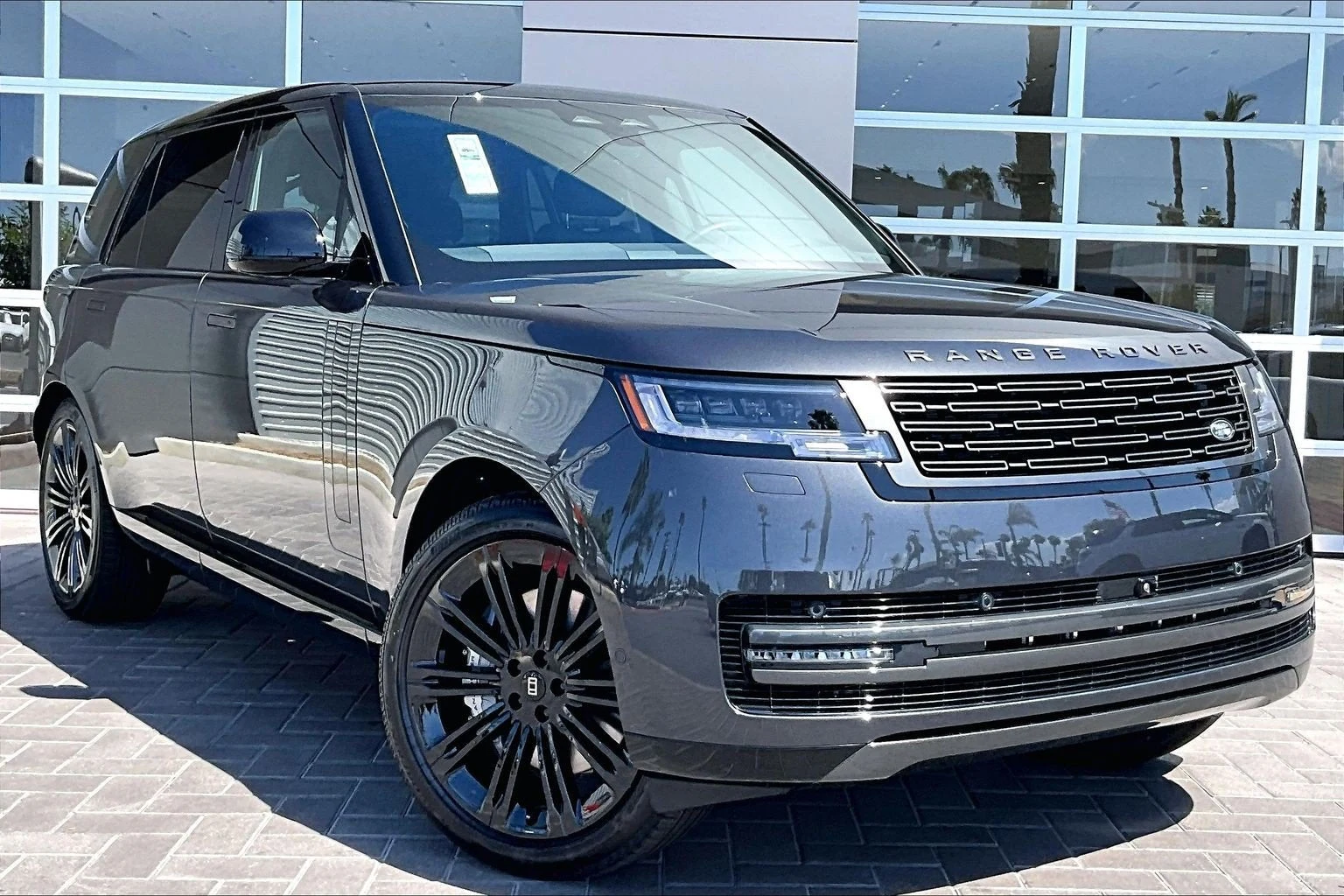 2027 Land Rover Range Rover SE LWB (L460), 2/15
